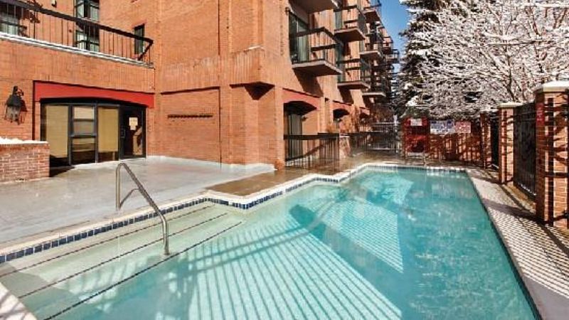 Shadow Ridge, room with private jacuzzi, photo 6