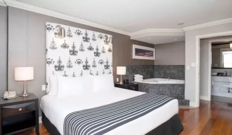 Sandman Signature Toronto Airport Hotel