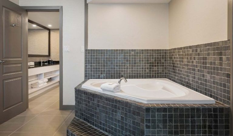 Sandman Signature Toronto Airport Hotel