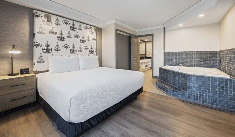 Sandman Signature Toronto Airport Hotel
