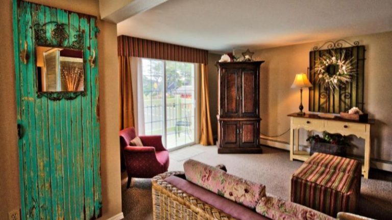 Sandy Cove Inn