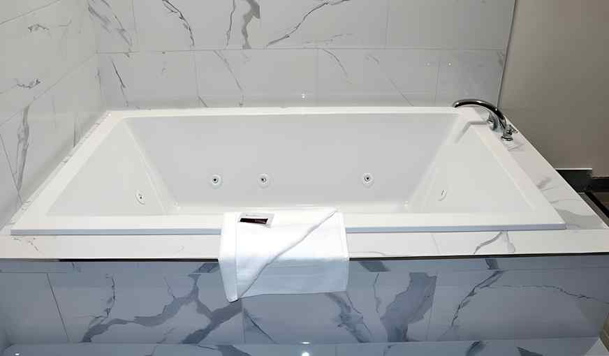 Scottish Inns & Suites – IAH Airport, room with private jacuzzi, photo 1