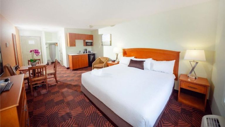 Service Plus Inn and Suites Calgary
