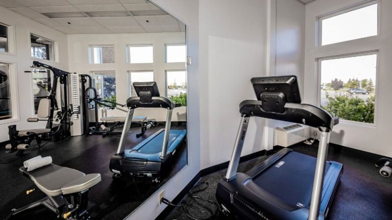 Service Plus Inn and Suites Calgary