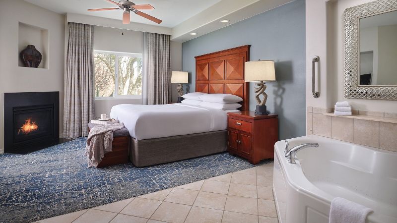 Sheraton Desert Oasis Villas Scottsdale1 - jacuzzi hotel room