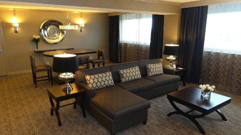 Sheraton Greensboro at Four Seasons