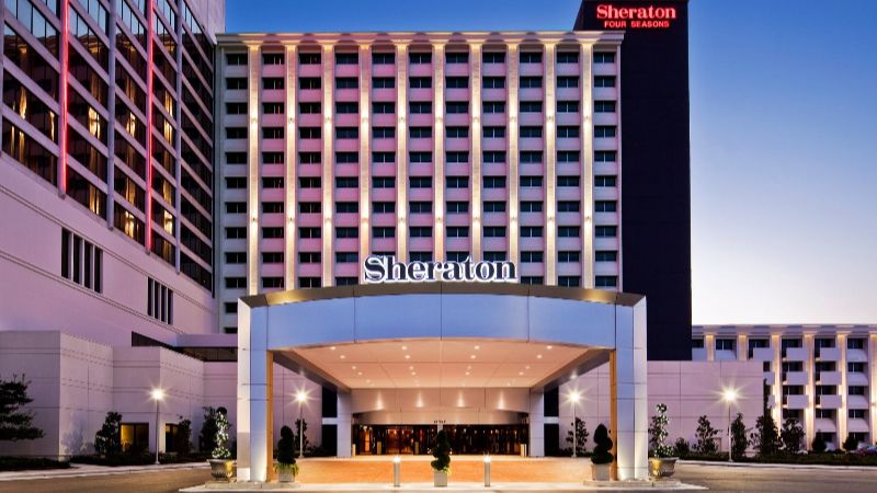 Sheraton Greensboro at Four Seasons, room with private jacuzzi, photo 8