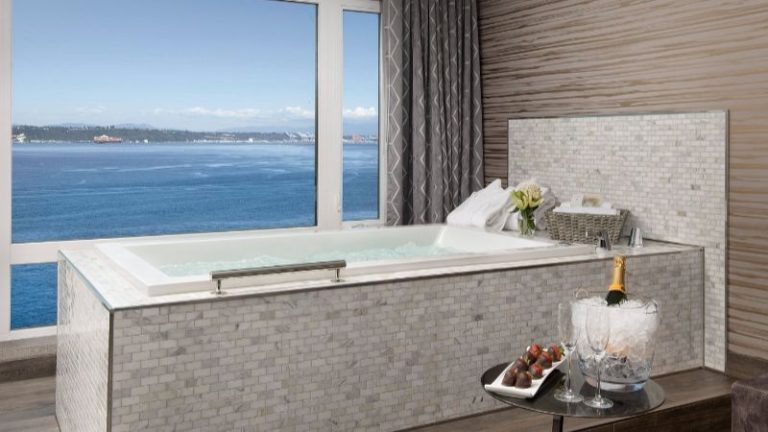 Silver Cloud Hotel Tacoma at Point Ruston Waterfront
