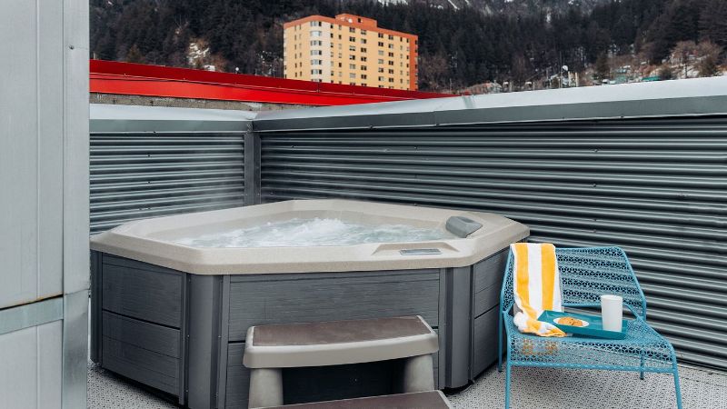 Silverbow Inn Hotel & Suites, room with private jacuzzi, photo 1