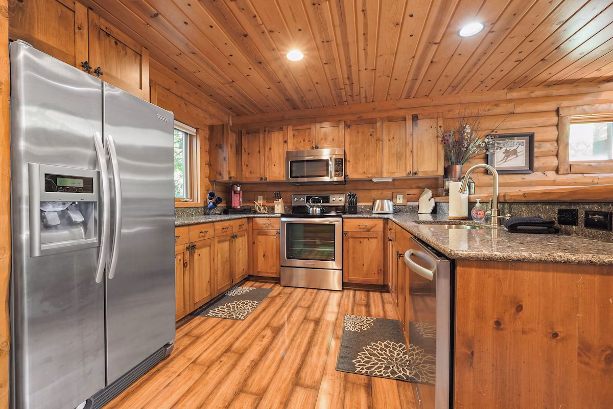 Ski Weekend Getaway, cabin with a private hot tub, photo 4