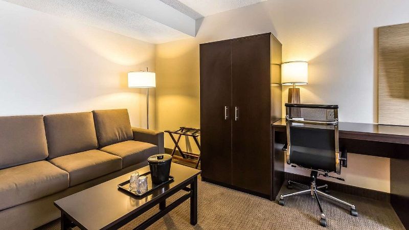 Sleep Inn Springfield South I60 near Medical District, room with private jacuzzi, photo 4