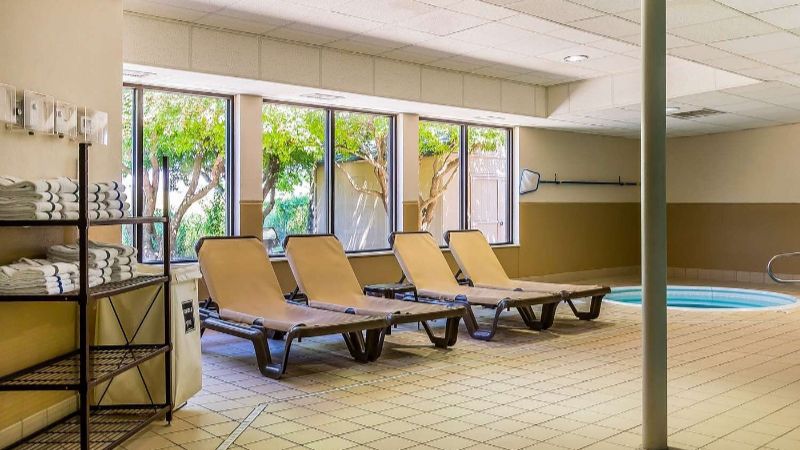 Sleep Inn Springfield South I60 near Medical District, room with private jacuzzi, photo 7