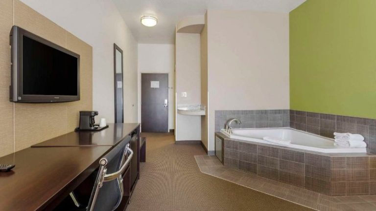 Sleep Inn & Suites