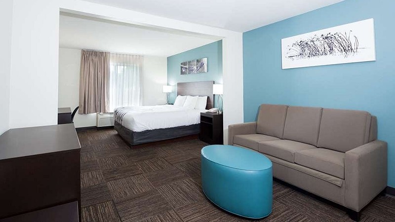 Sleep Inn & Suites Washington Near Peoria, room with private jacuzzi, photo 5