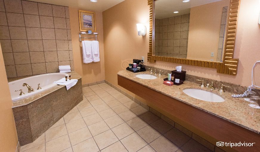 South Point Hotel Casino-Spa, room with private jacuzzi, photo 2