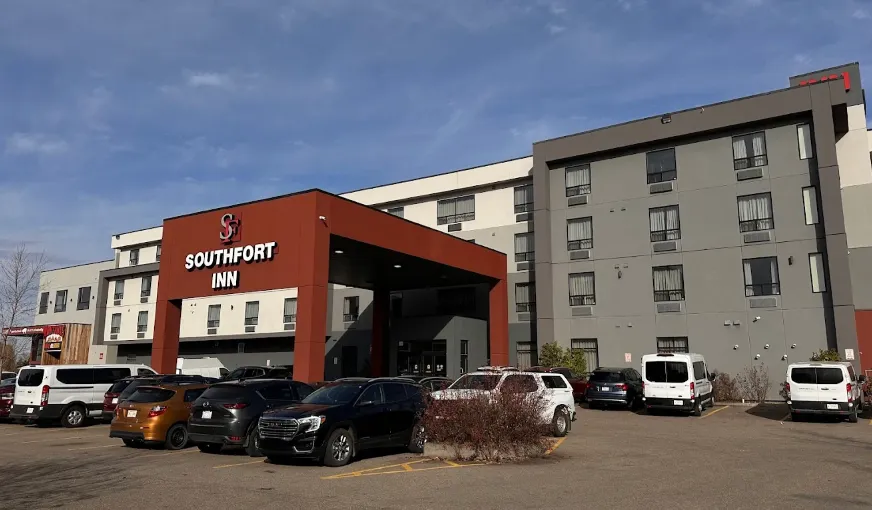 Southfort Inn, room with private jacuzzi, photo 6