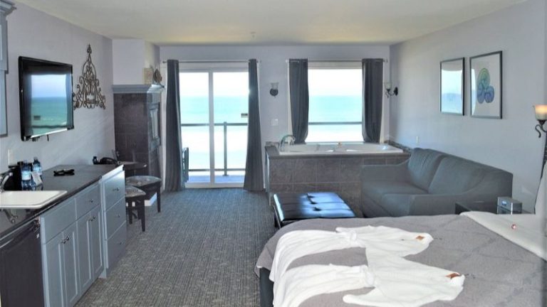 Starfish Manor Oceanfront Hotel