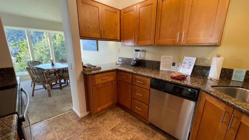 Starfish Point Condos, room with private jacuzzi, photo 5