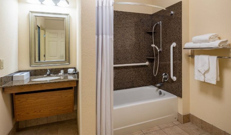Staybridge Suites Milwaukee Airport South