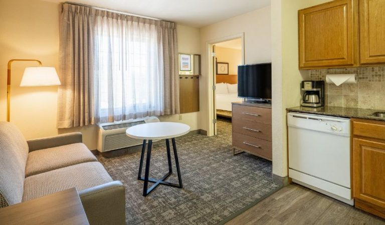 Staybridge Suites Milwaukee Airport South