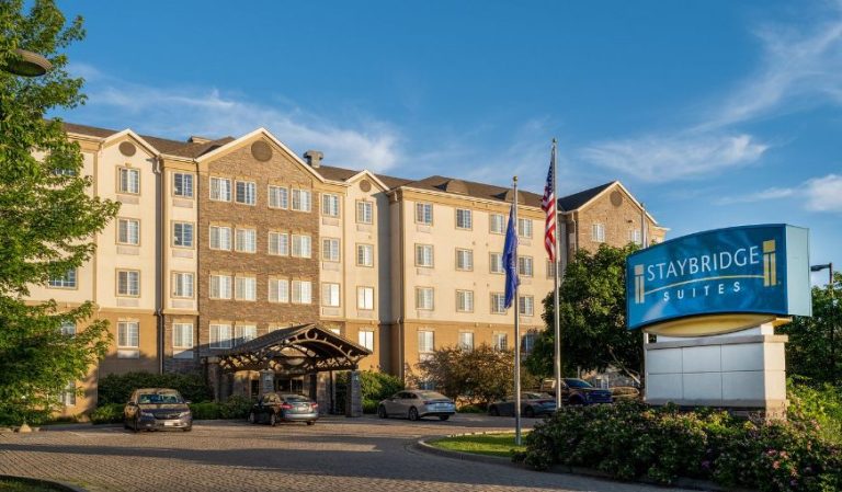 Staybridge Suites Milwaukee Airport South
