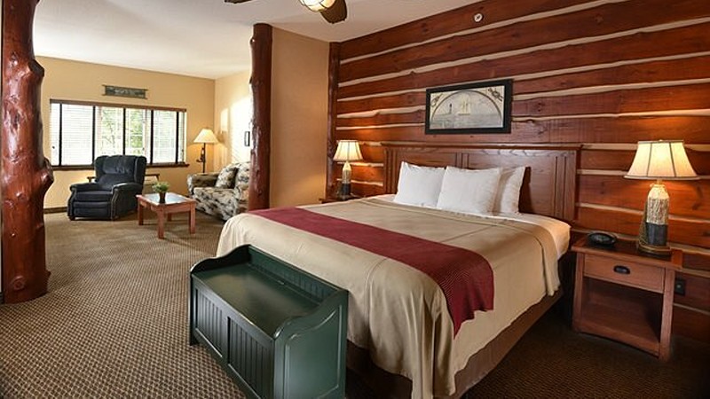 Stoney Creek Hotel Peoria, room with private jacuzzi, photo 6