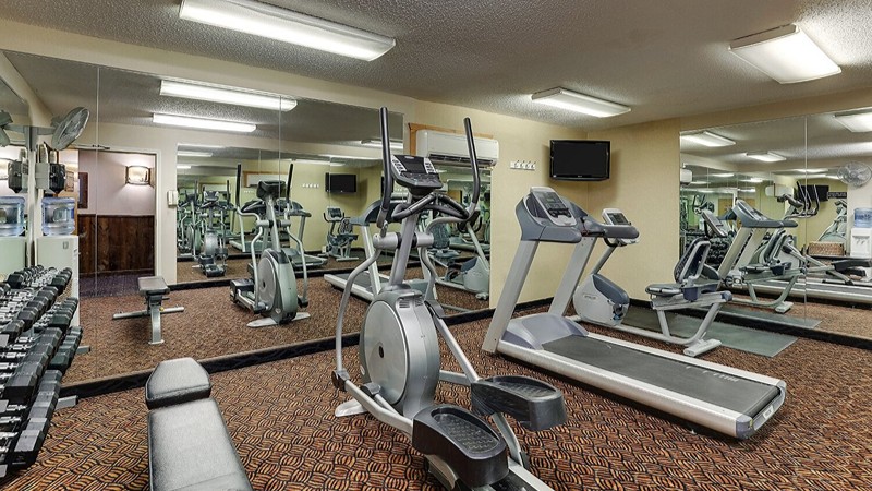 Stoney Creek Hotel Peoria, room with private jacuzzi, photo 8