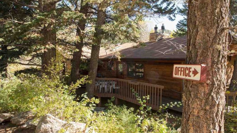 Streamside on Fall River, cabin with a private hot tub, photo 2