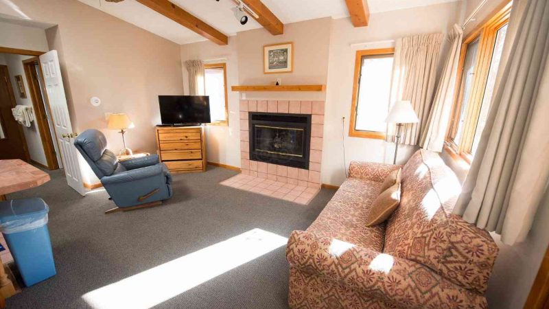 Streamside on Fall River, cabin with a private hot tub, photo 4
