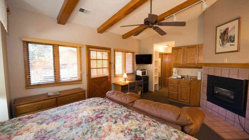 Streamside on Fall River, cabin with a private hot tub, photo 5