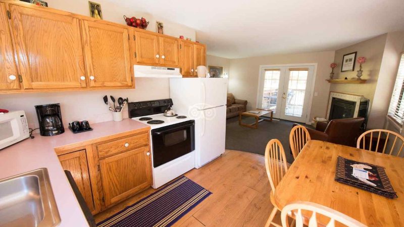 Streamside on Fall River, cabin with a private hot tub, photo 7