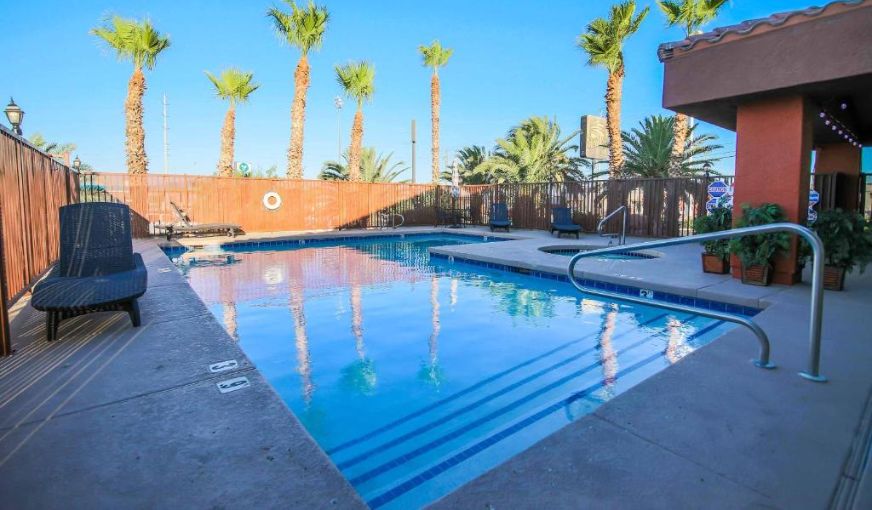 Sunrise Inn, room with private jacuzzi, photo 7