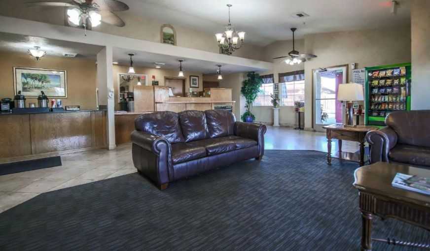 Sunrise Inn, room with private jacuzzi, photo 6