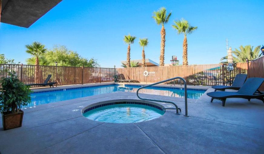 Sunrise Inn, room with private jacuzzi, photo 8