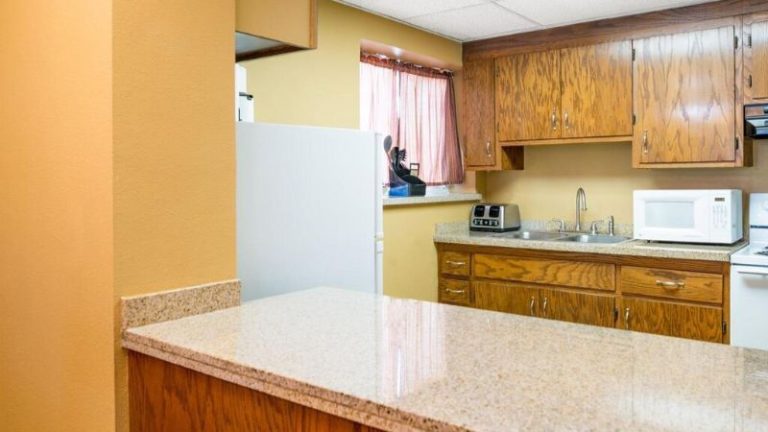 Sunset Inn And Suites