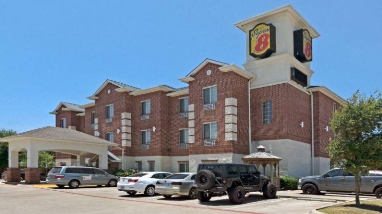 Super 8 by Wyndham Austin Airport South