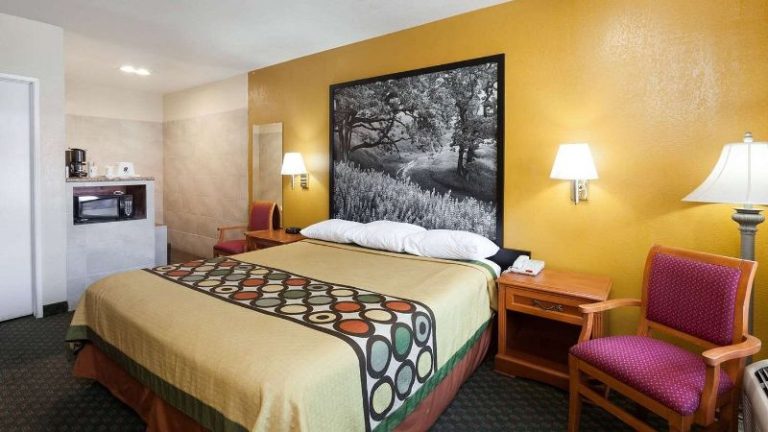 Super 8 by Wyndham Bakersfield South CA