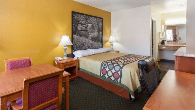 Super 8 by Wyndham Bakersfield South CA