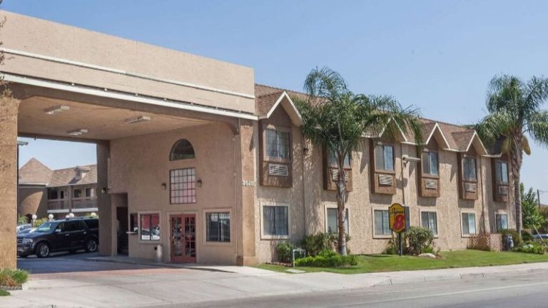Super 8 by Wyndham Bakersfield South CA