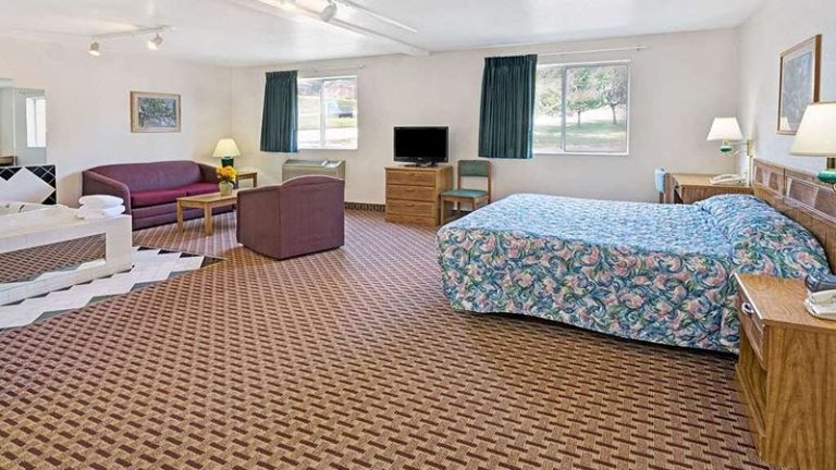 Super 8 by Wyndham Canonsburg/Pittsburgh Area