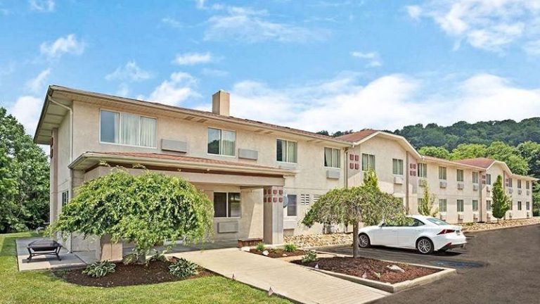 Super 8 by Wyndham Canonsburg/Pittsburgh Area