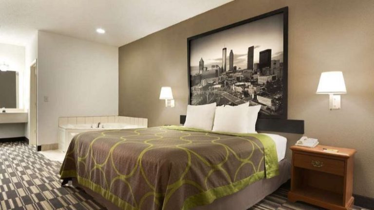 Super 8 by Wyndham Chatsworth/Dalton