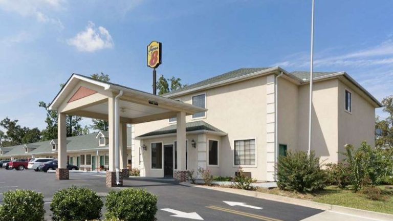 Super 8 by Wyndham Chatsworth/Dalton