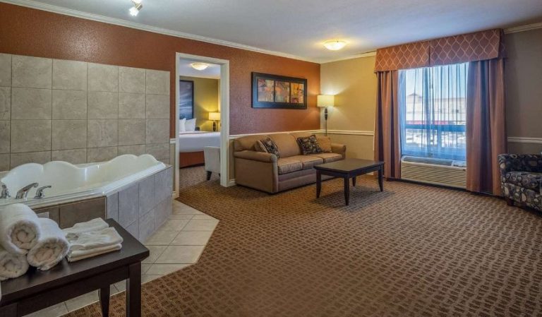 Super 8 by Wyndham Edmonton International Airport