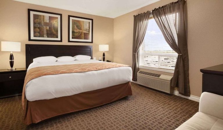 Super 8 by Wyndham Edmonton International Airport