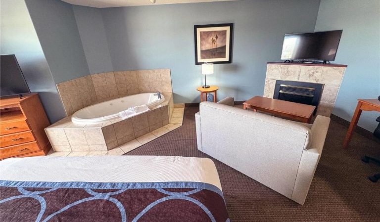 Super 8 by Wyndham Edmonton South