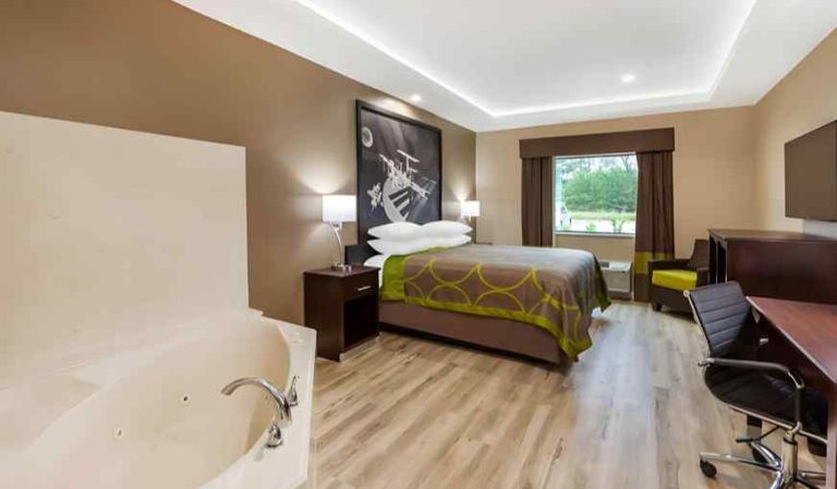 Super 8 by Wyndham Kingwood Houston North