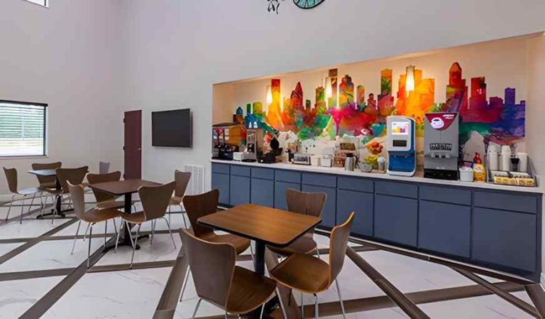 Super 8 by Wyndham Kingwood Houston North