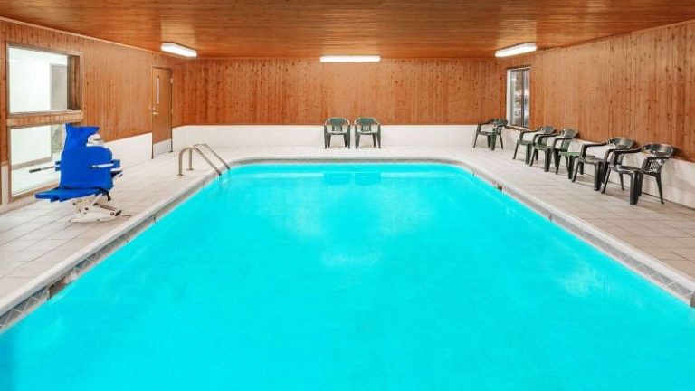 Super 8 by Wyndham Lincoln