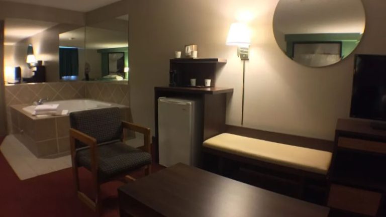 Super 8 by Wyndham Niagara Falls NY